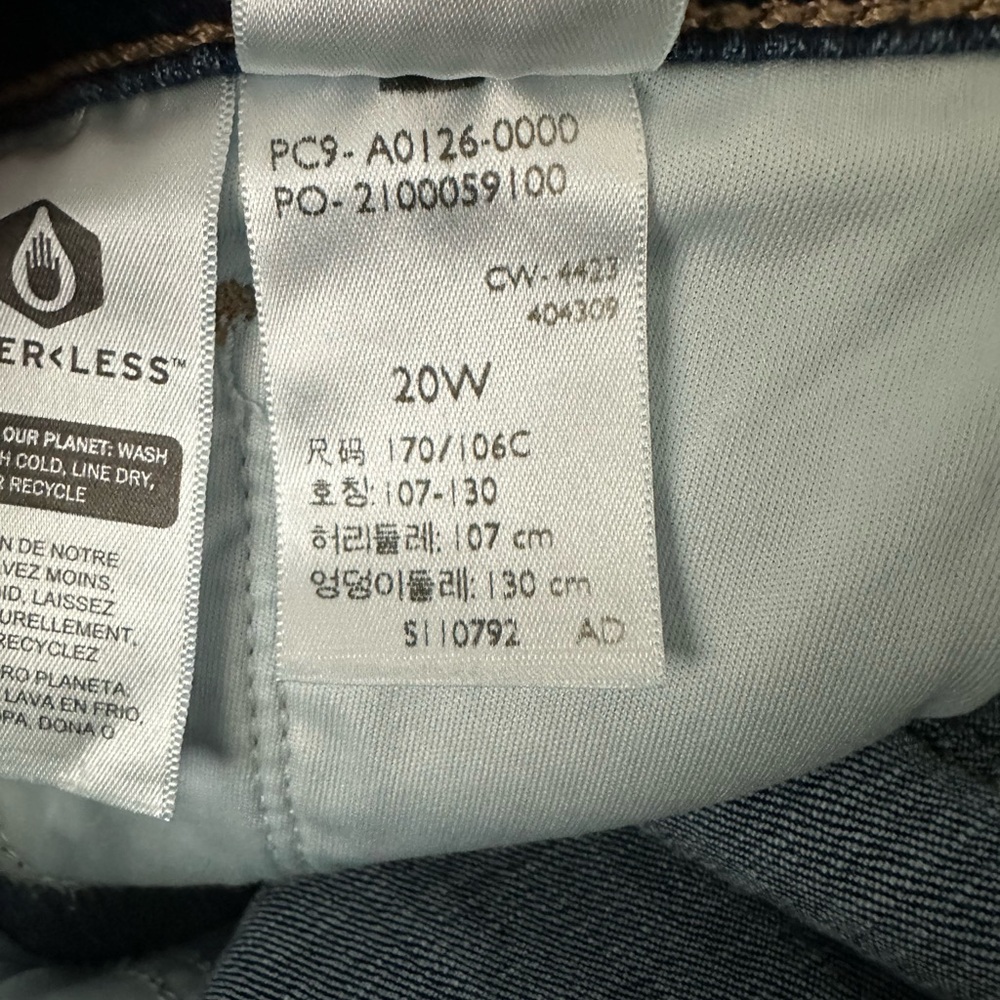 Levi's Women 311 Shaping Skinny Capri Jeans - Picture 6 of 7